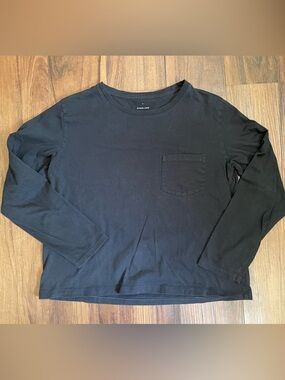Everlane organic cotton black long sleeve pocket tee casual boxy fit M